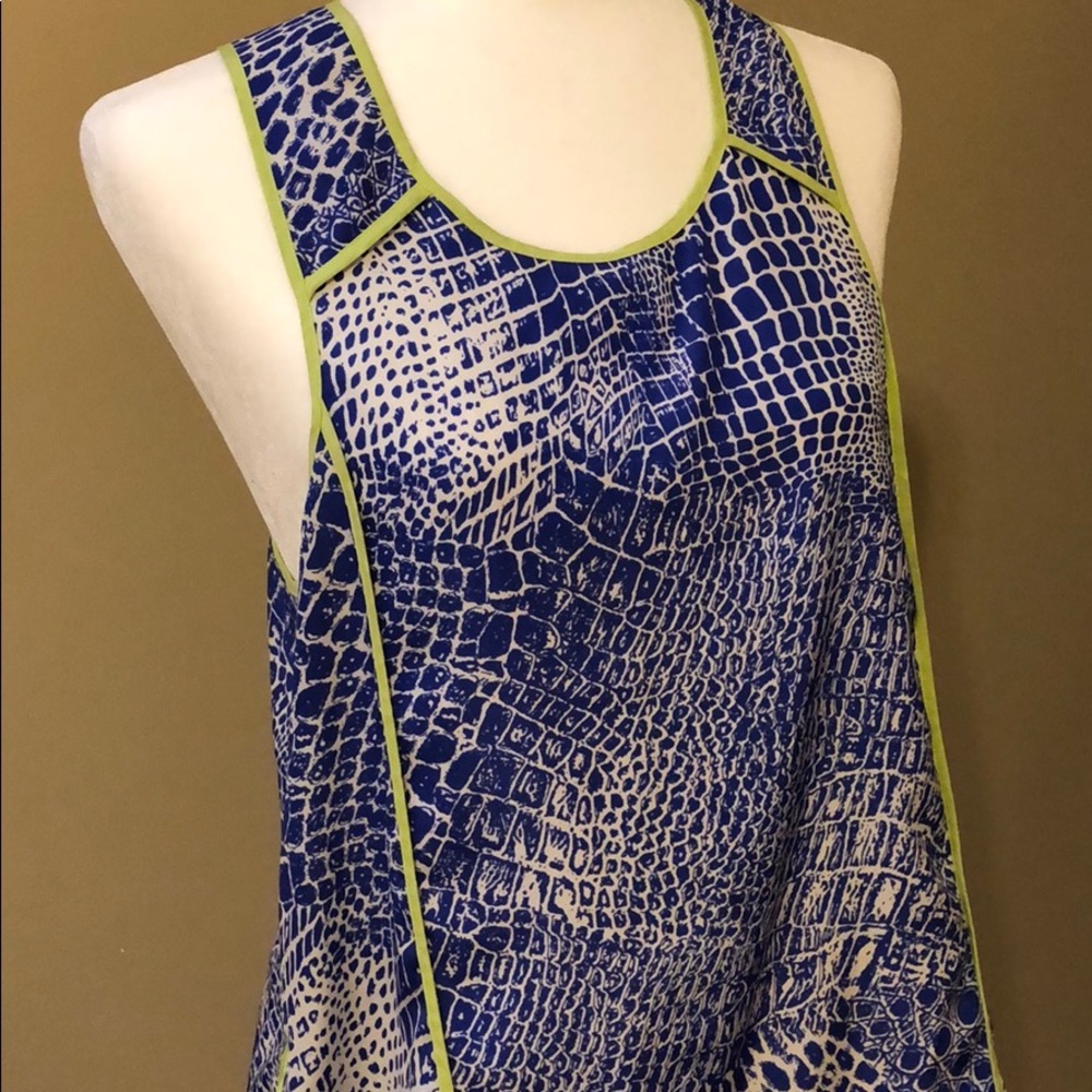 EUC Top w/cute details